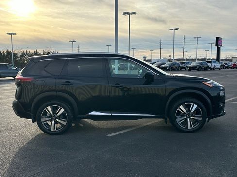 Used 2023 Nissan Rogue SL w/ SL Premium Package image 9