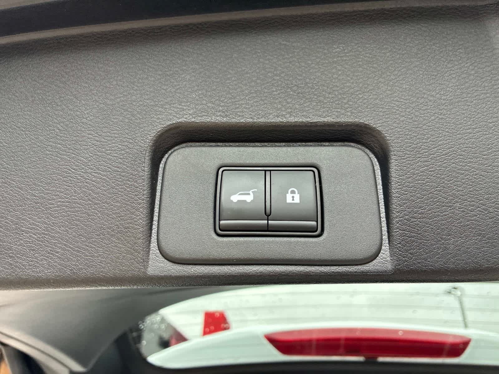 Used 2025 Nissan Rogue SV AWD/4WD image 21