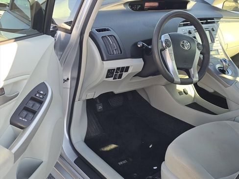 Used 2015 Toyota Prius Four image 9
