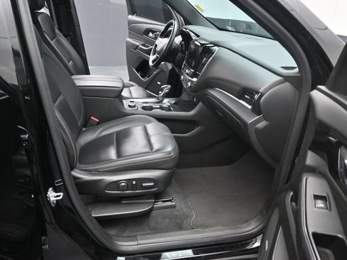 Used 2024 Chevrolet Traverse RS FWD image 19