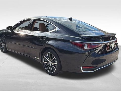 Used 2022 Lexus ES 300h w/ Premium Package image 5