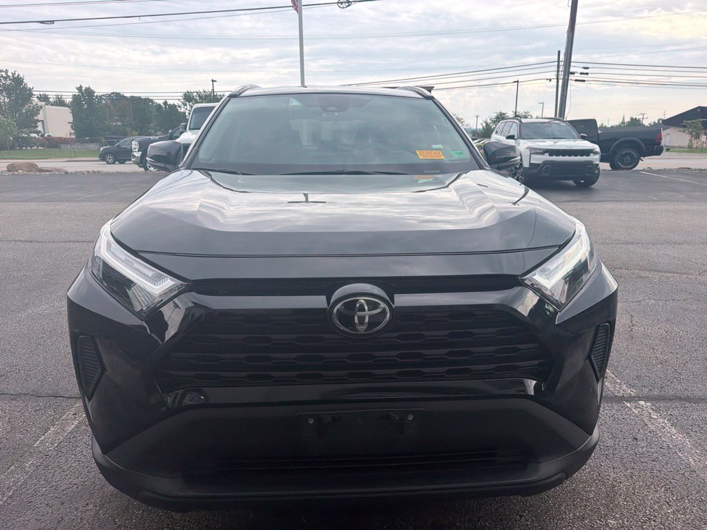 Used 2024 Toyota RAV4 XLE AWD/4WD image 2