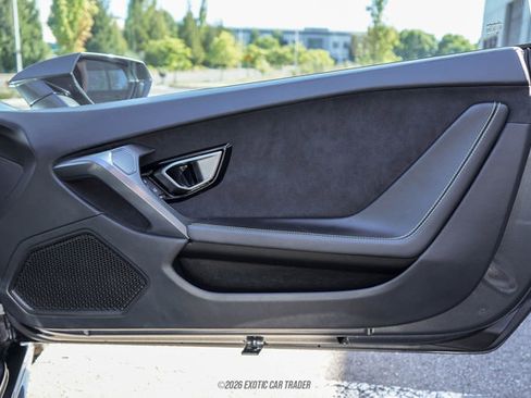 Used 2017 Lamborghini Huracan LP 580-2 RWD image 32