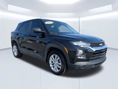 Used 2023 Chevrolet TrailBlazer LS FWD image 2