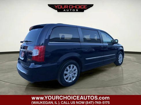 Used 2014 Chrysler Town & Country Touring FWD image 5