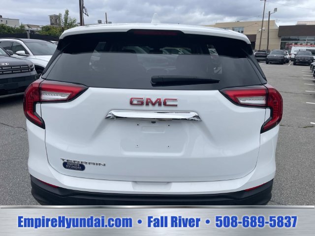 Used 2024 GMC Terrain SLE FWD image 4