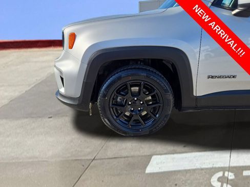 Used 2020 Jeep Renegade Altitude FWD image 28