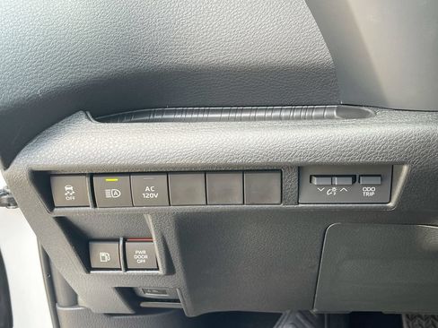 Used 2026 Toyota Sienna XSE FWD image 22