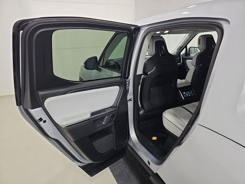 Used 2023 Rivian R1T Adventure AWD/4WD image 17
