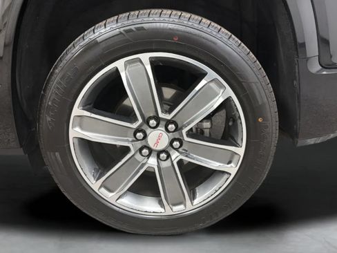 Used 2017 GMC Acadia Denali w/ Technology Package FWD image 26