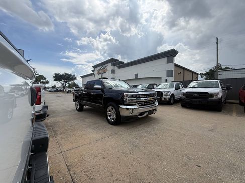 Used 2017 Chevrolet Silverado 1500 LTZ w/ Texas Edition RWD image 44