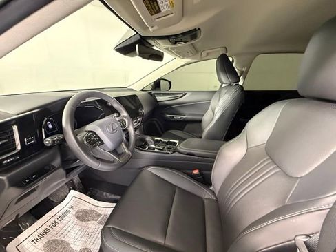 Used 2025 Lexus NX 250 FWD w/ Towing Package (2000 Lbs) image 17