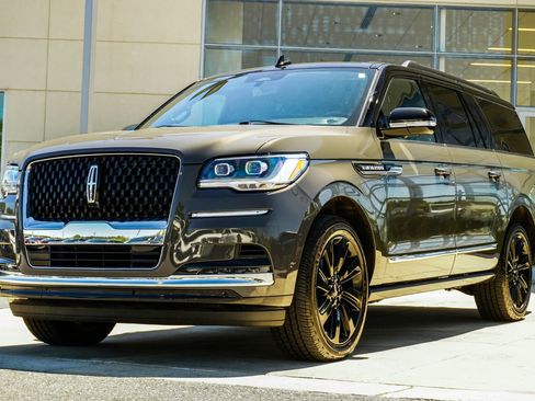 Used 2023 Lincoln Navigator L Black Label AWD/4WD image 8