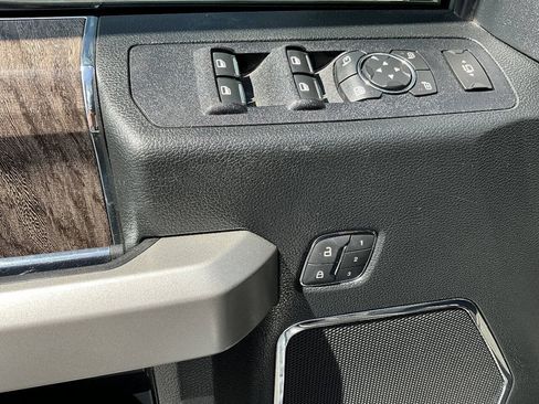 Used 2019 Ford F250 Lariat w/ Lariat Ultimate Package AWD/4WD image 22