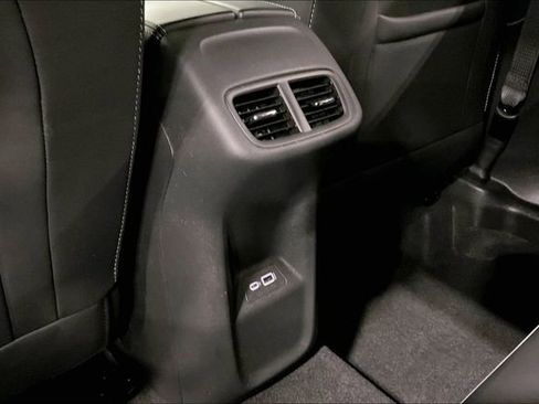 Used 2023 Buick Envision Essence image 33