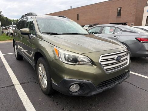 Used 2017 Subaru Outback 2.5i Premium w/ Popular Package #2 AWD/4WD image 4