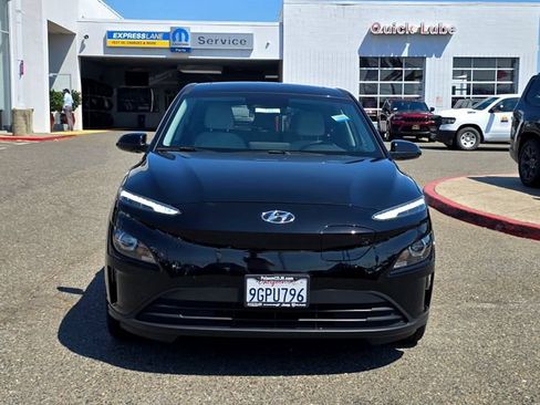 Used 2023 Hyundai Kona SEL FWD image 2