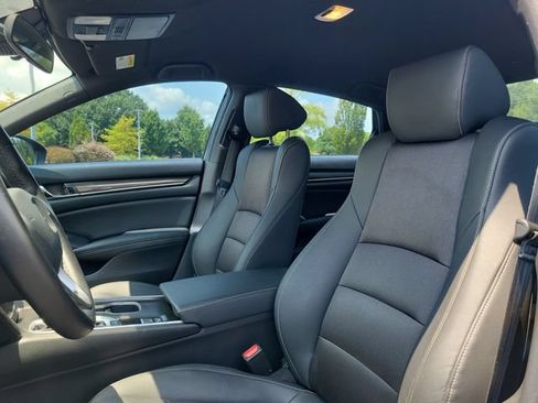 Used 2019 Honda Accord Sport image 12