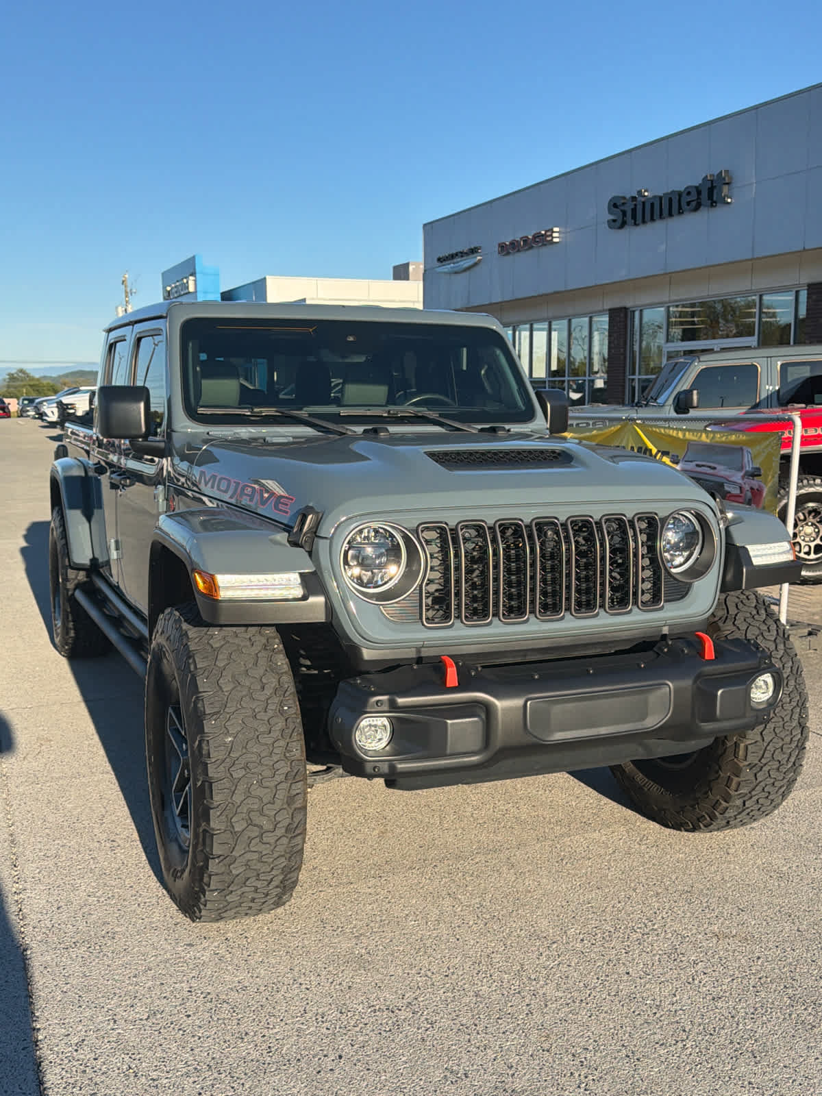 Used 2024 Jeep Gladiator Mojave AWD/4WD image 3