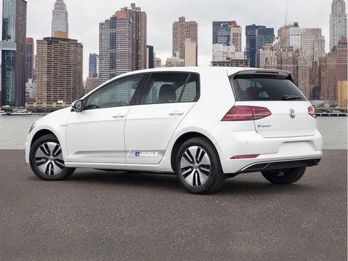 Used 2017 Volkswagen e-Golf SE w/ DC Fast Charging Package FWD image 2