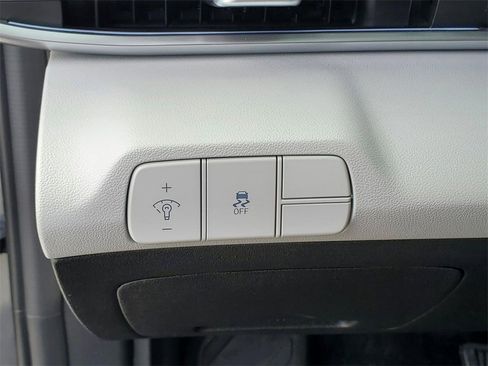 Used 2025 Hyundai Elantra Limited image 22