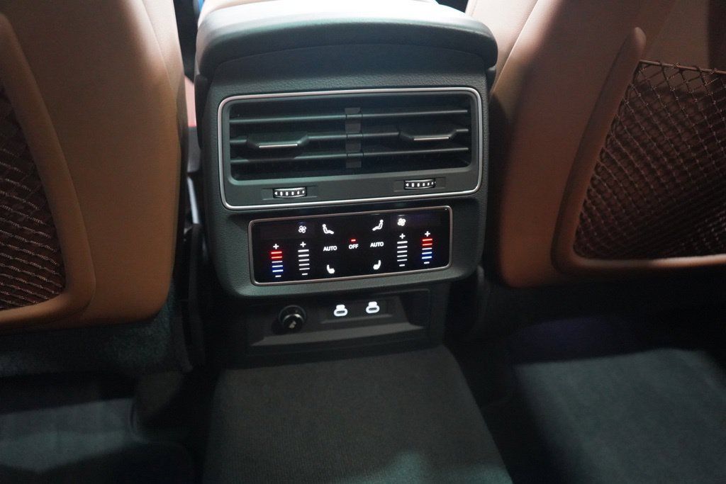 Used 2022 Audi Q8 Prestige AWD/4WD image 35