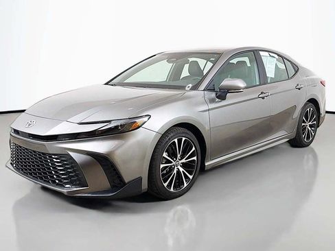 Used 2026 Toyota Camry SE FWD image 8