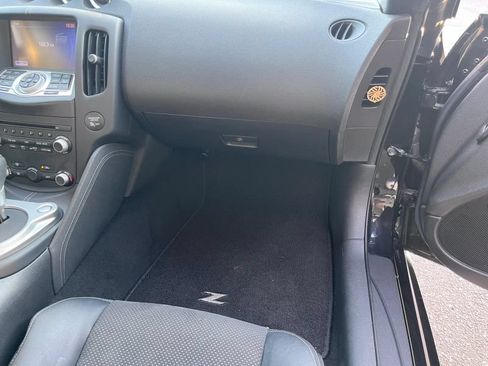 Used 2015 Nissan 370Z Touring RWD image 17