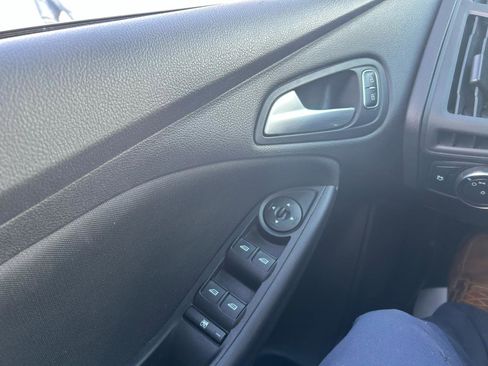 Used 2015 Ford Focus SE image 28