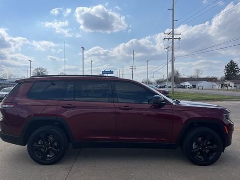 Used 2025 Jeep Grand Cherokee L Limited w/ Black Appearance Package image 4