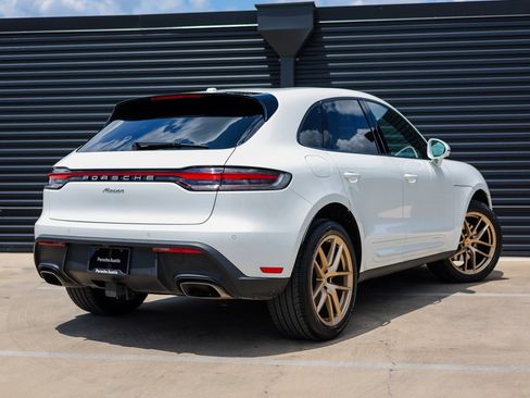 Certified 2025 Porsche Macan image 7