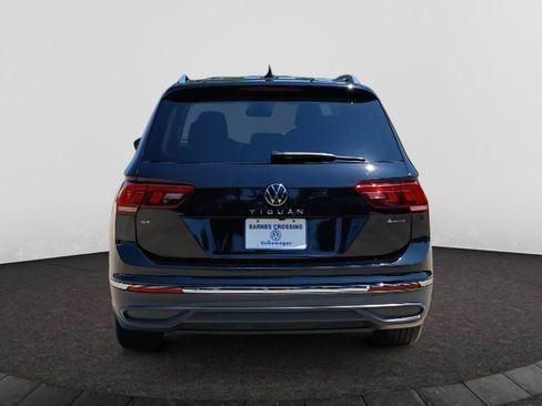 Used 2024 Volkswagen Tiguan SE AWD/4WD image 3