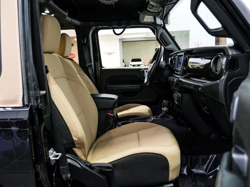 Used 2020 Jeep Wrangler Sport AWD/4WD image 32
