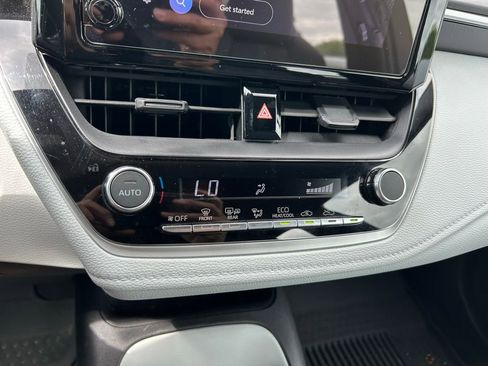 Used 2025 Toyota Corolla SE image 25