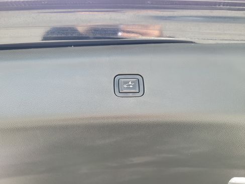 Used 2022 Buick Enclave Essence FWD image 17