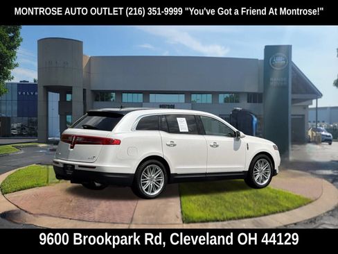 Used 2019 Lincoln MKT AWD image 4
