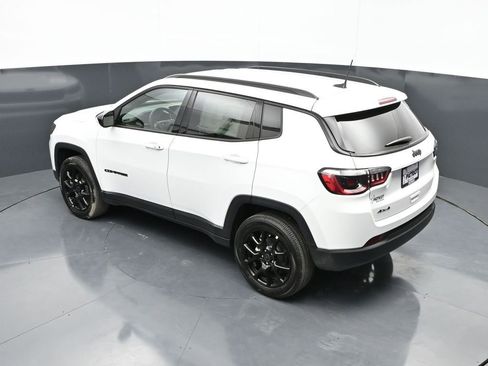 New 2026 Jeep Compass Latitude image 32
