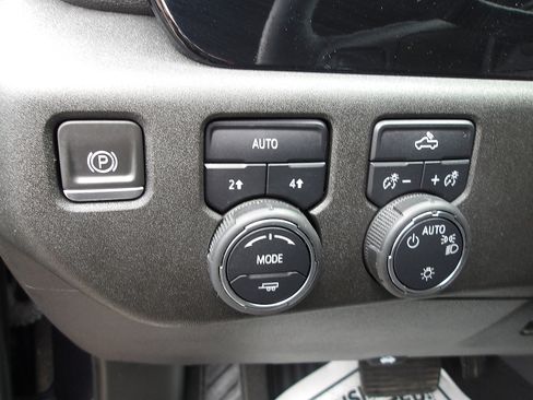 Used 2022 Chevrolet Silverado 1500 LT image 15