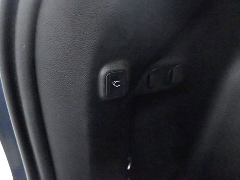 Used 2020 Jeep Cherokee Limited image 25