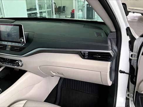Used 2019 Nissan Altima 2.5 SV FWD image 26