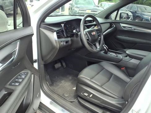 Used 2024 Cadillac XT6 Luxury w/ LPO, Floor Liner Package AWD/4WD image 6
