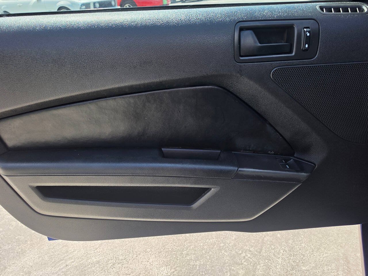 Used 2013 Ford Mustang Coupe RWD image 18
