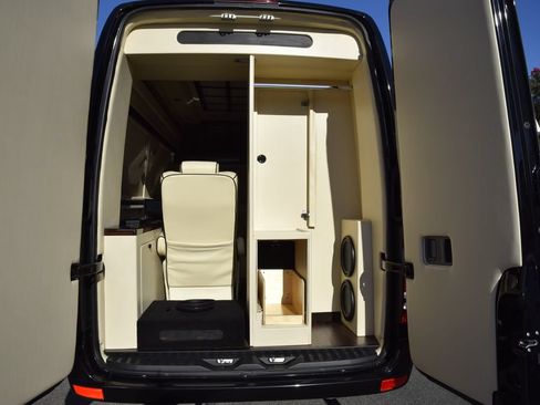 Used 2017 Mercedes-Benz Sprinter 2500 image 33
