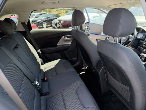 Used 2018 Kia Niro LX FWD image 13