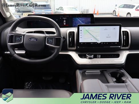 Used 2025 Ford Expedition Active AWD/4WD image 21