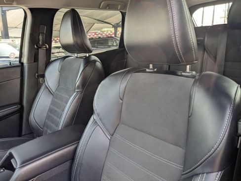 Used 2025 Mitsubishi Outlander SE FWD image 14
