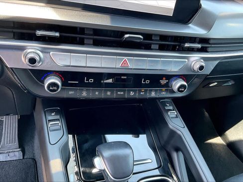 Used 2025 Kia Telluride S FWD image 32