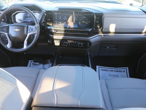 Used 2025 Chevrolet Silverado 2500 LT w/ Convenience Package image 16