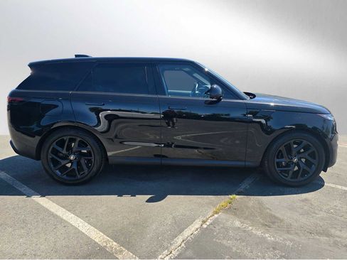 Used 2025 Land Rover Range Rover Sport SE image 6