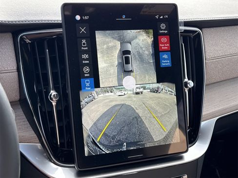 New 2026 Volvo XC90 B6 Ultra w/ Lounge Package image 27